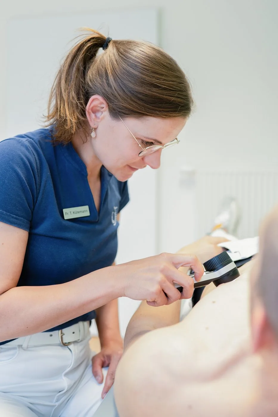 Dermatologie in Minden — Hautuntersuchung mit dem Dermatoskop